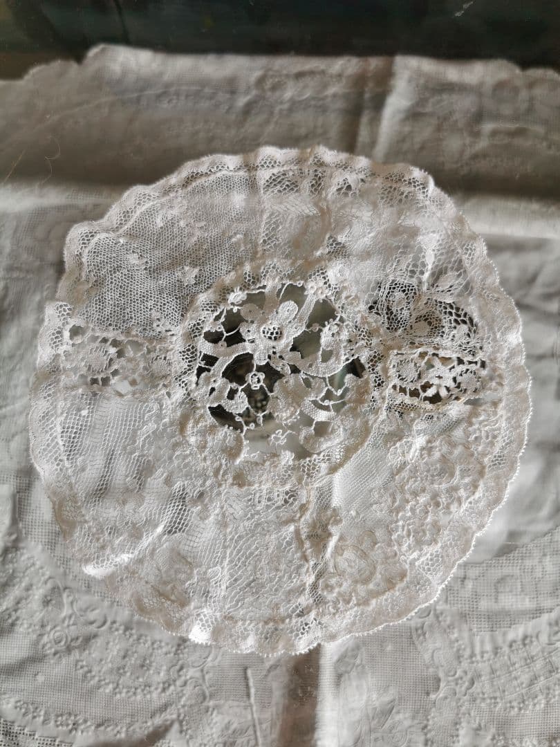 アンティークノルマンディーレースドイリー ベドフォドシャー アランソン コラリン