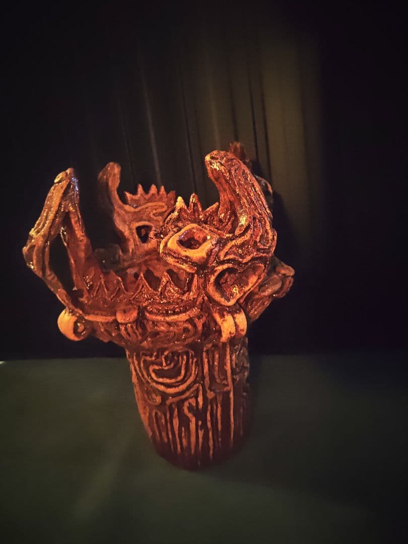 火焔型土器 三条の縄文　高さ250ｍｍ　幅250ｍｍ　重さ3ｋｇ