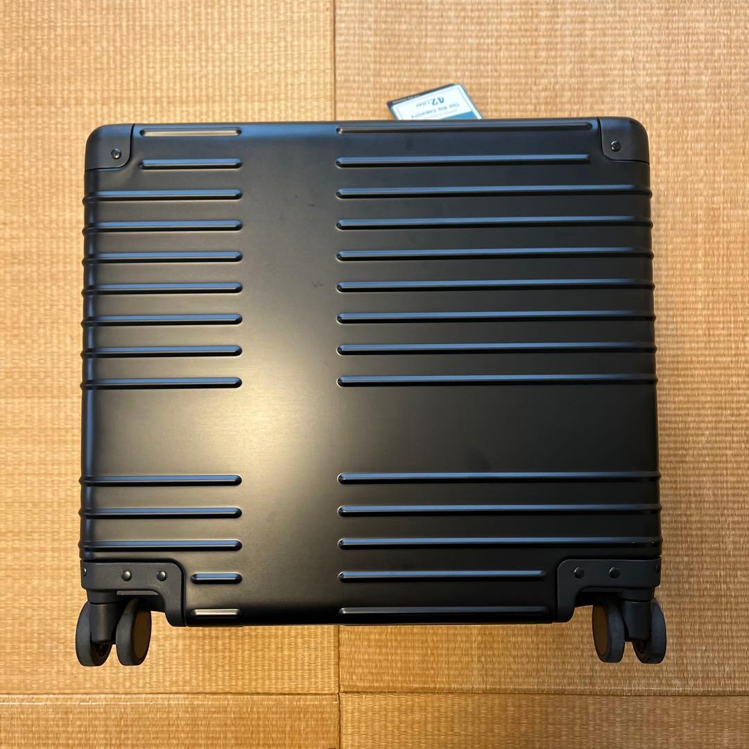 イノベーター アルミ スーツケース 42l ブラック