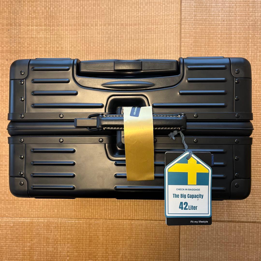 イノベーター アルミ スーツケース 42l ブラック