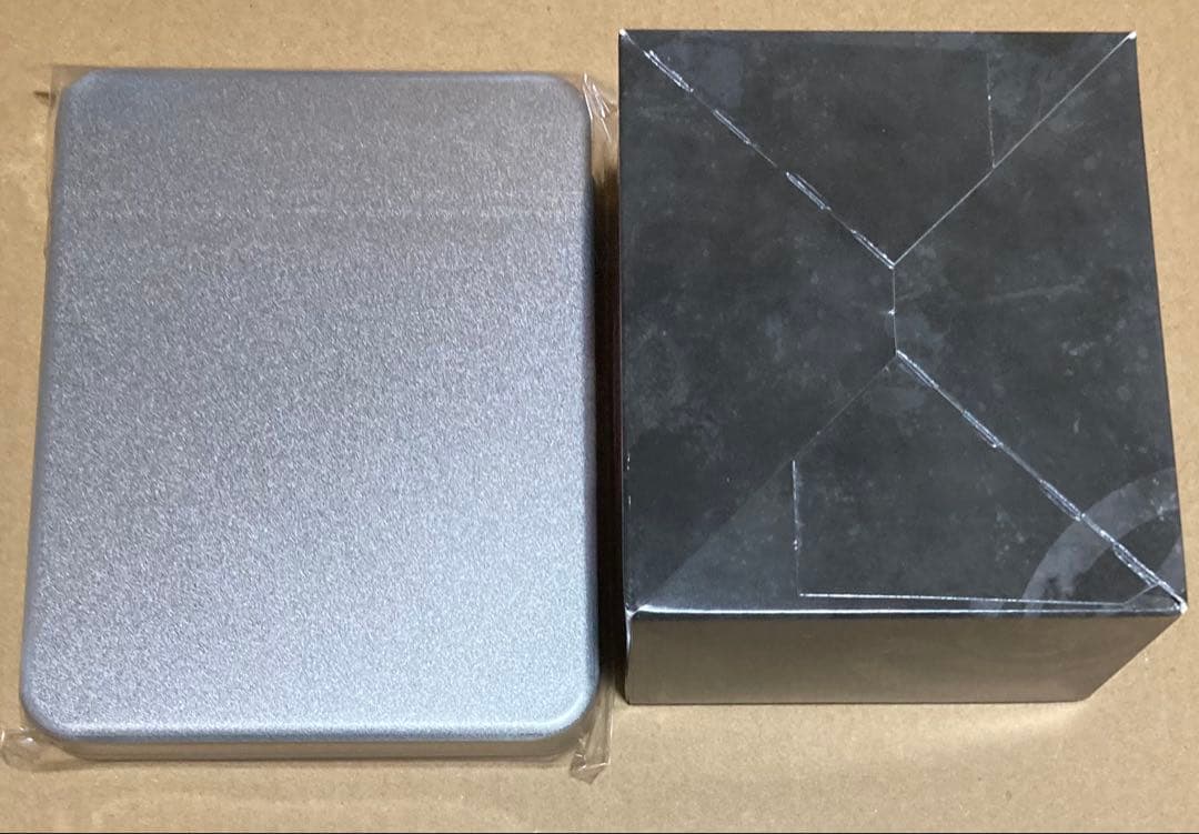 呪術廻戦 スクエアカバー缶バッジ 缶入りホロカードセット　応募者全員サービス