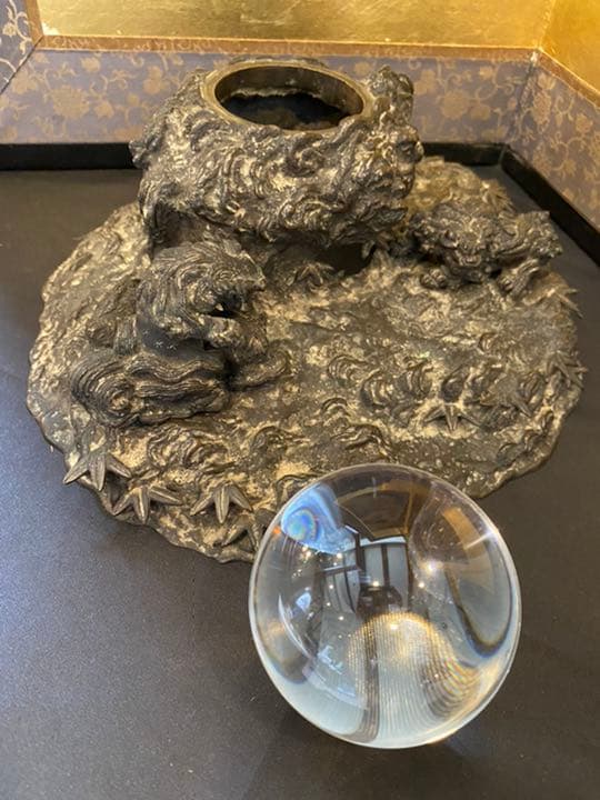 ■送料無料■ 銅器　獅子　古美術　骨董賓　岩上の獅子　水晶？