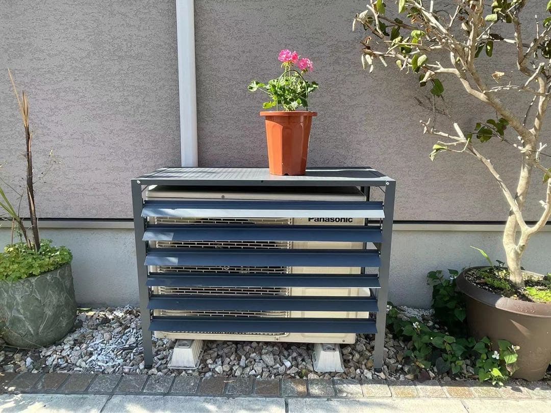 アルミ製 エアコン室外機カバー排気ルーバー方向可調整Rホワイト