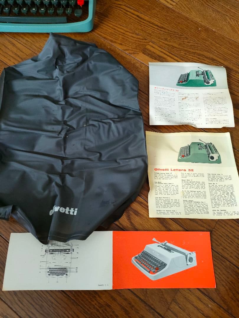 ポテタ　Olivetti Lettera 32 タイプライター
