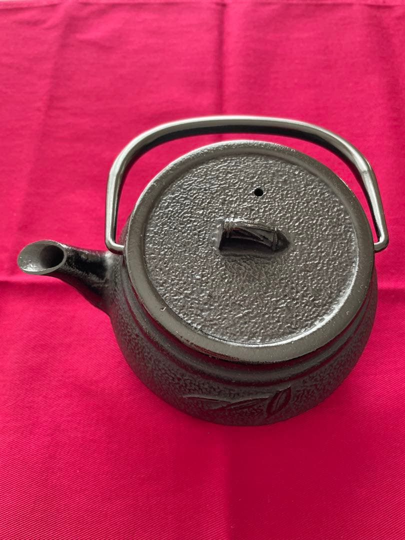 【値下げしました！】南部鉄器　葉の模様　鉄瓶