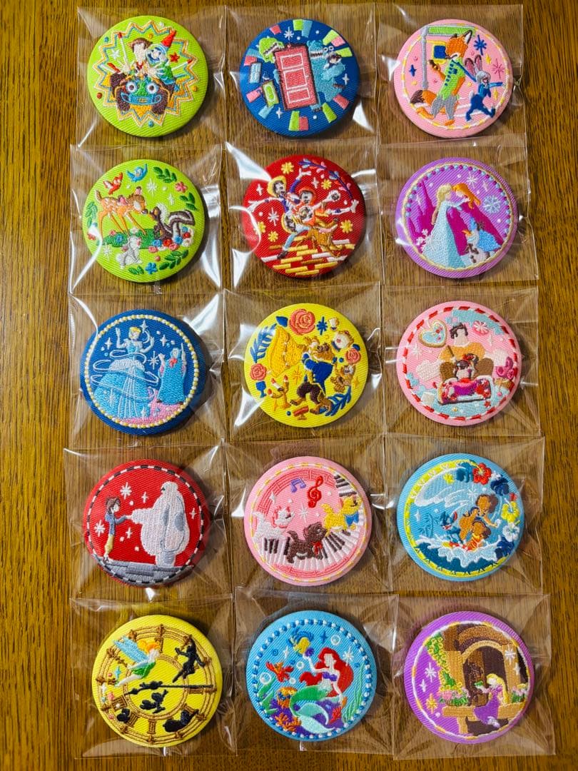 【全15種】ディズニー刺繍缶バッジ２　コンプリートセット
