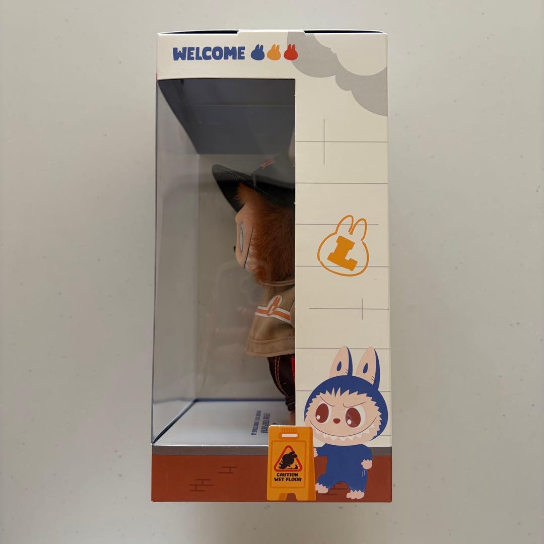 POPMART Labubu ラブブ　タイ限定　店員