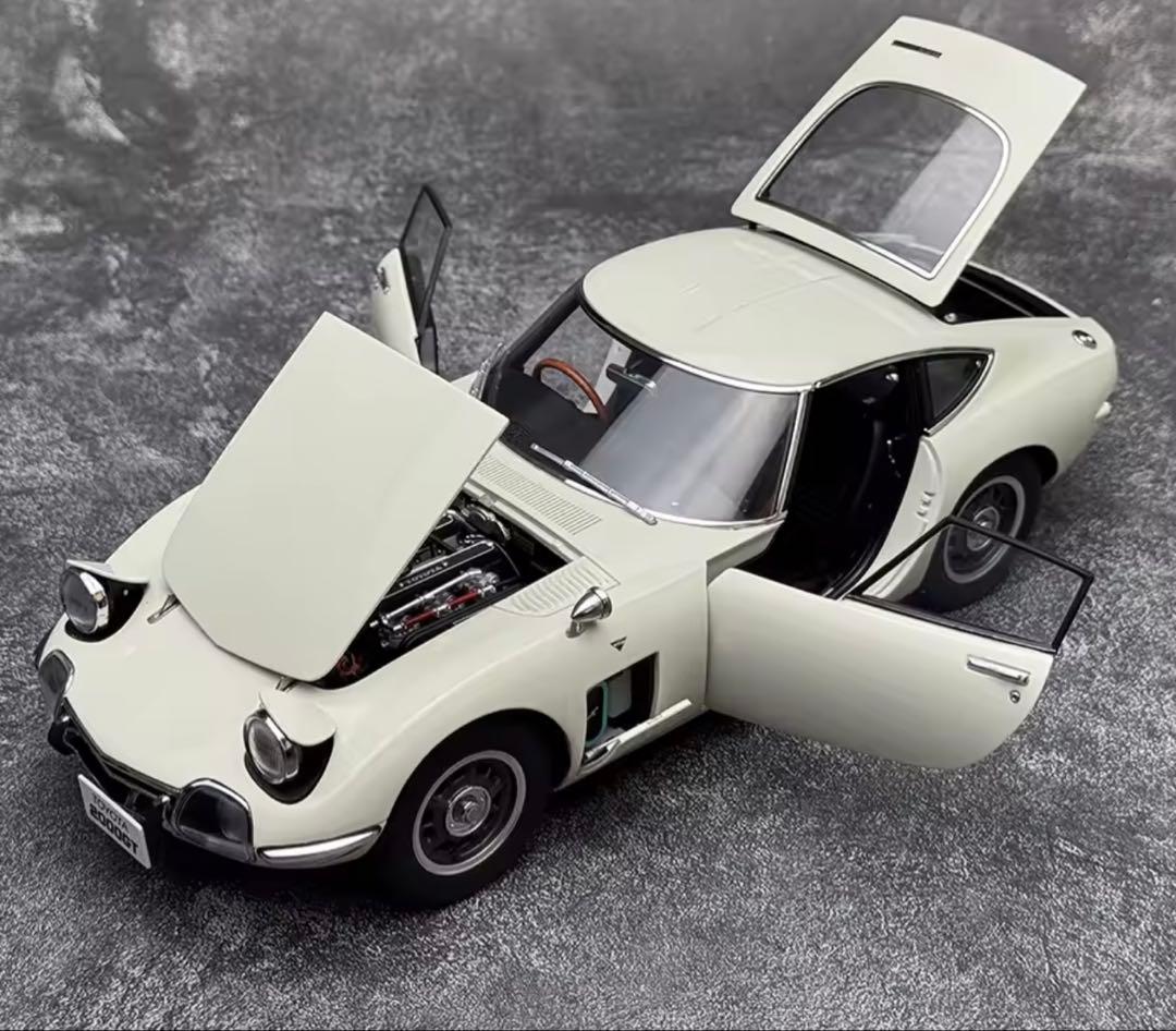 オートアート 1/18ダイカストトヨタ 2000GT ￼ミニカー