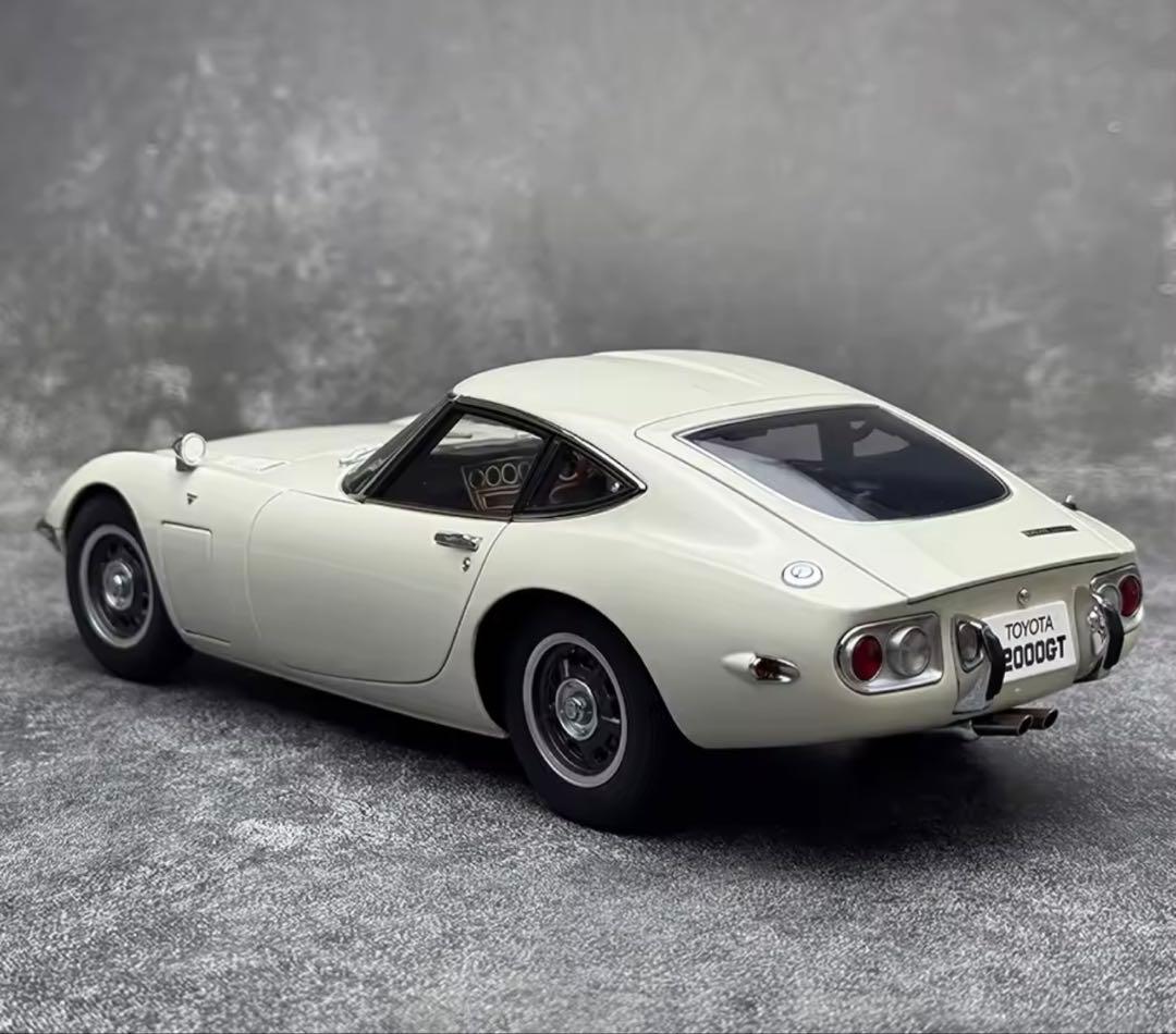 オートアート 1/18ダイカストトヨタ 2000GT ￼ミニカー