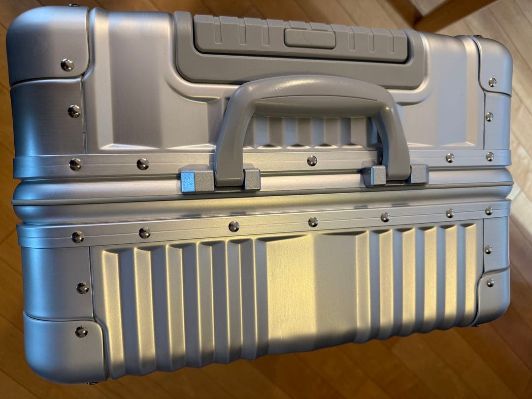 メルセデス・ベンツ　オリジナルアルミケース　スーツケース　65L