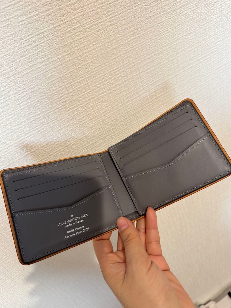 ルイヴィトン ミロワール ヴェルニ ジッピー 二つ折り財布