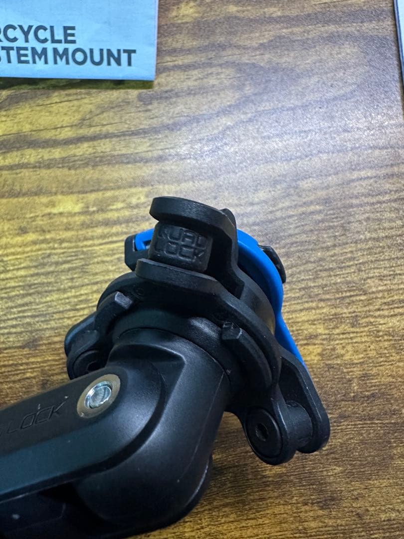 QUAD LOCK バイク用 フォークステムマウント ＋ 防振モジュール