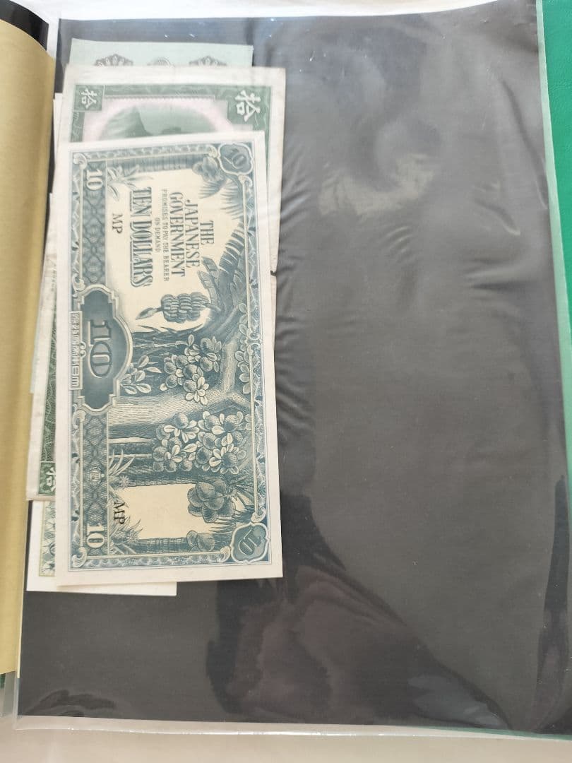 世界の コレクション アルバム 120枚+紙幣