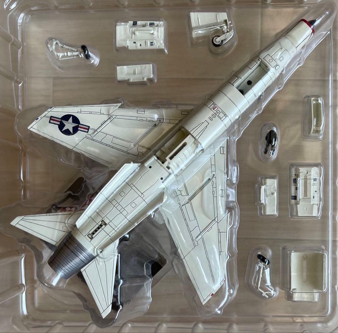 絶版希少新品　センチュリーウイングス/ 1/72 米海軍 F-８E クルセイダー