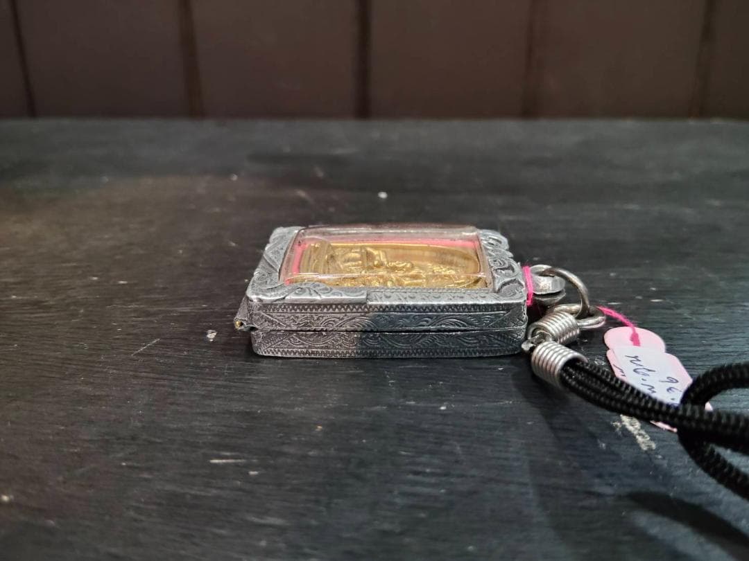 タイのお守り　プラクルアン　ワット・バーンライ