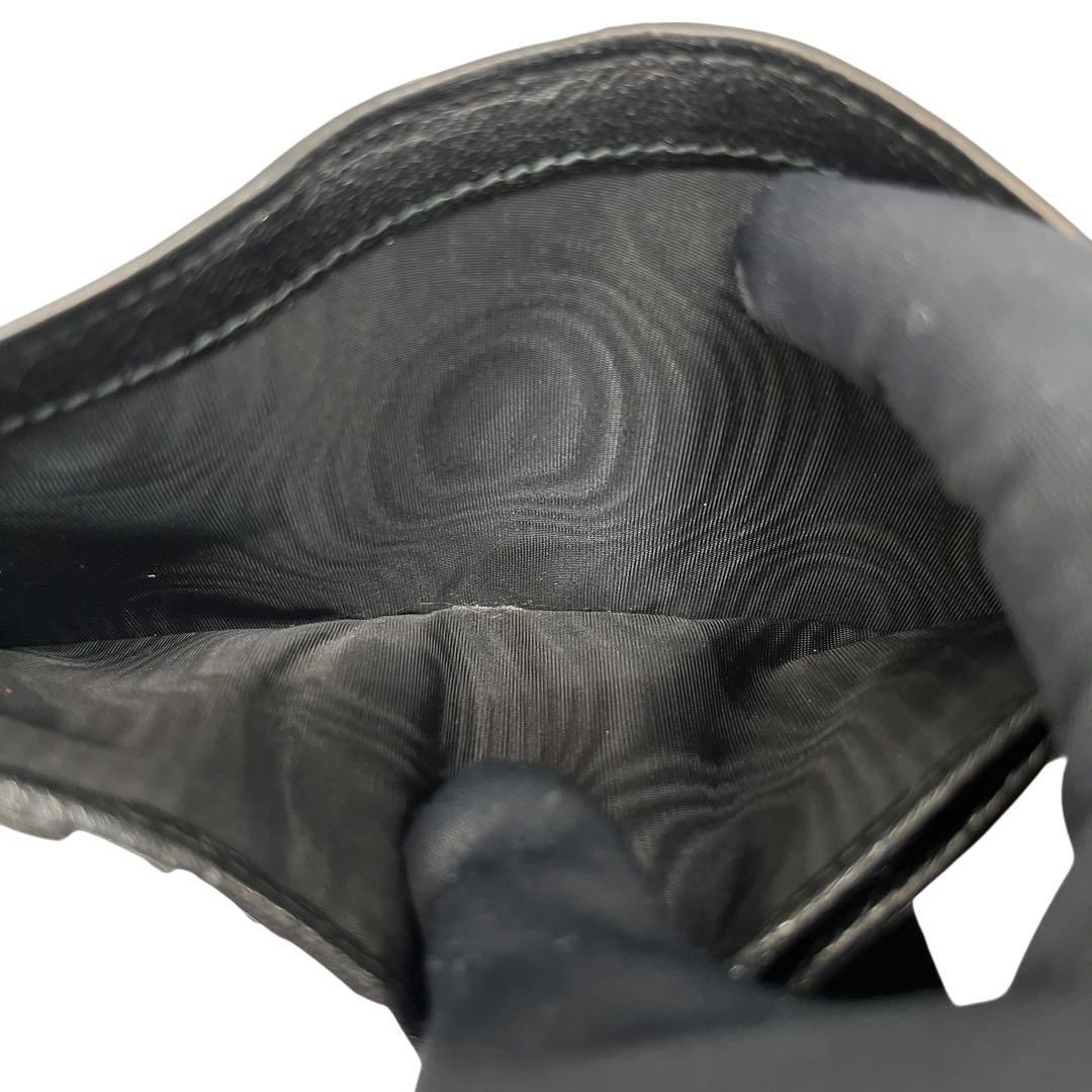 希少✨プラダ 二つ折り財布 サフィアーノレザー バイカラー 黒 ピンク