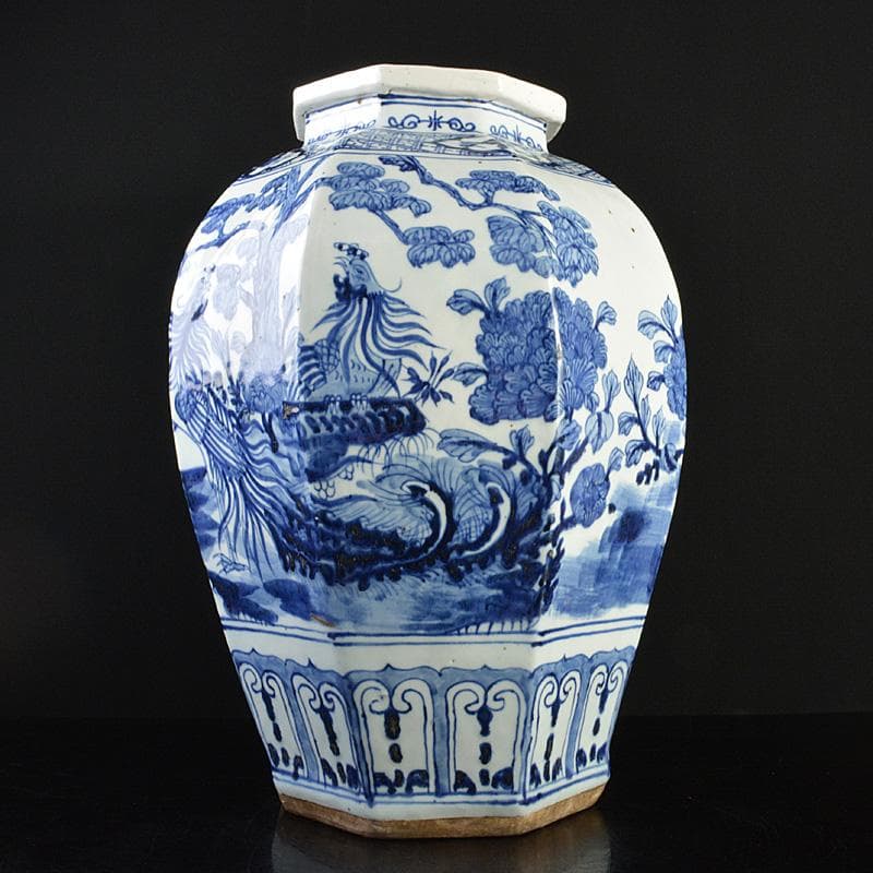 中国　景徳鎮製款　青花　神獣花文　八角面取瓶　高さ約48cm　V　R7338F