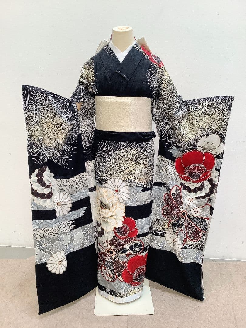 中村里砂　振袖　黒