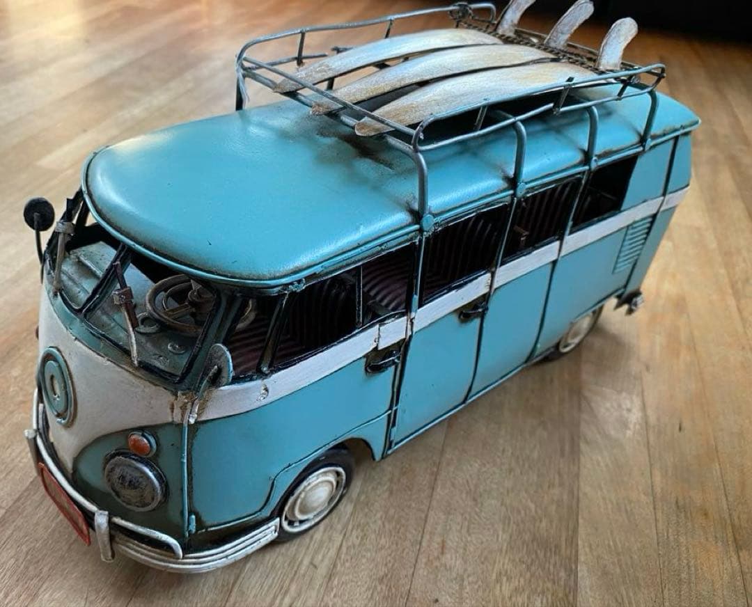 ワーゲンバス風 ブリキ製のミニカー ②
