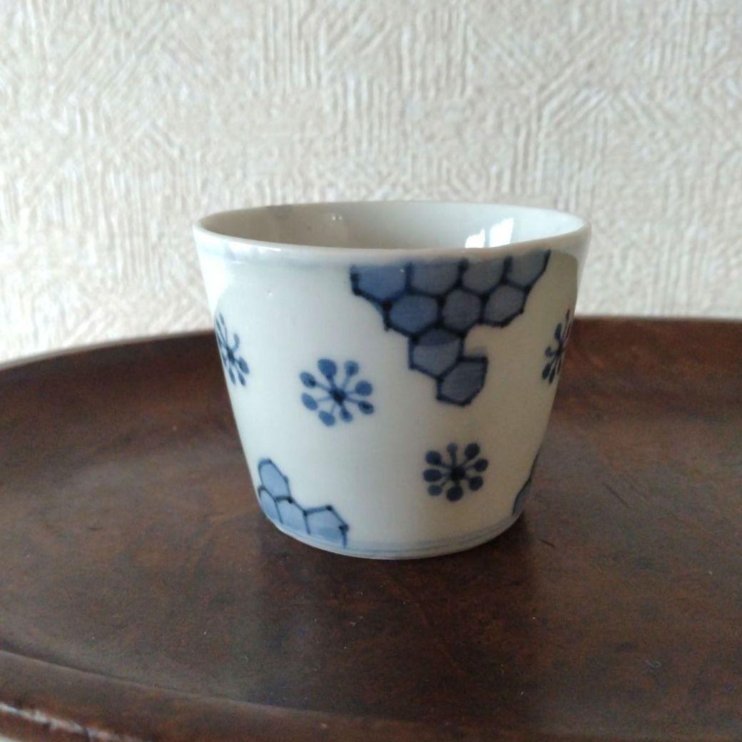 古伊万里染付苺と亀甲文蕎麦猪口