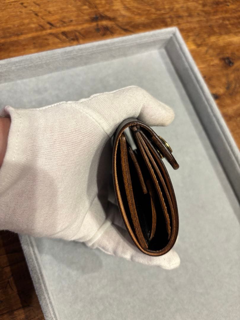 コンパクトウォレット　財布　二つ折り　ブラック　本革