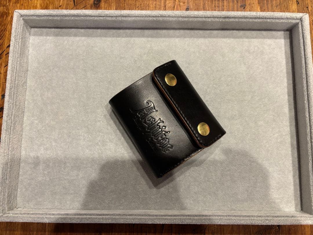 コンパクトウォレット　財布　二つ折り　ブラック　本革