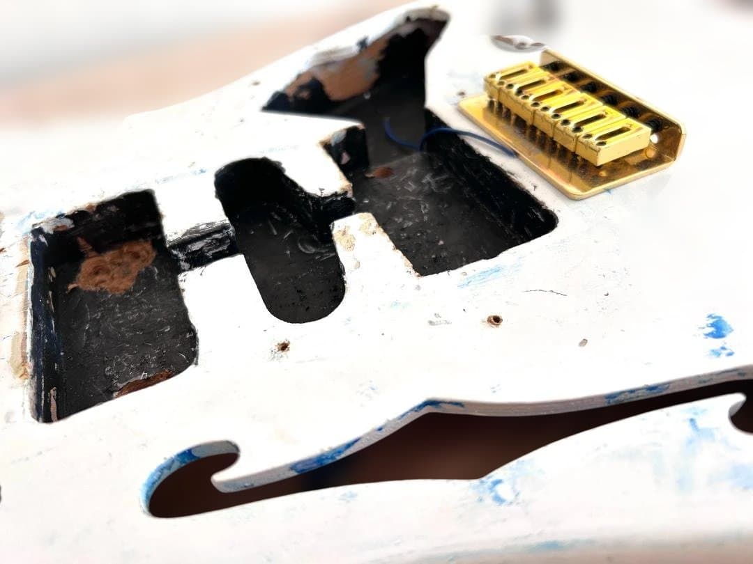 ストラトタイプ・ハードテイル・エレキギター・ボディとネックのジャンクセット