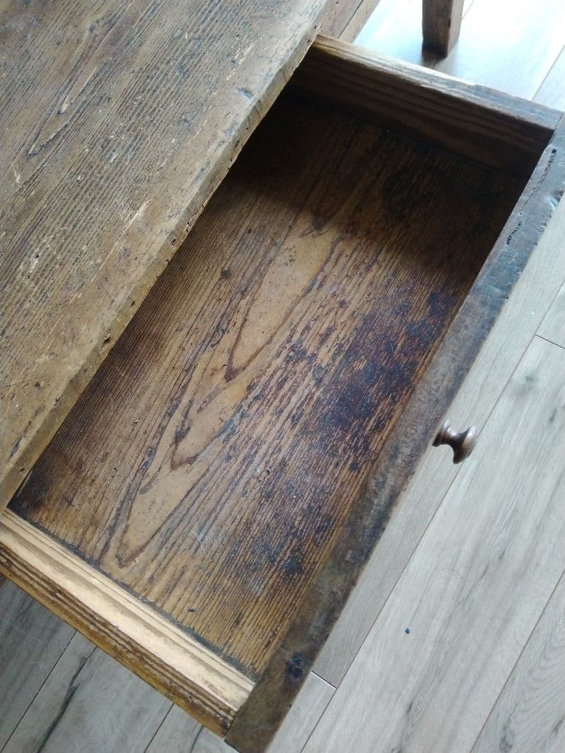 とらです。　フランスアンティーク　カフェテーブル　ローテーブル