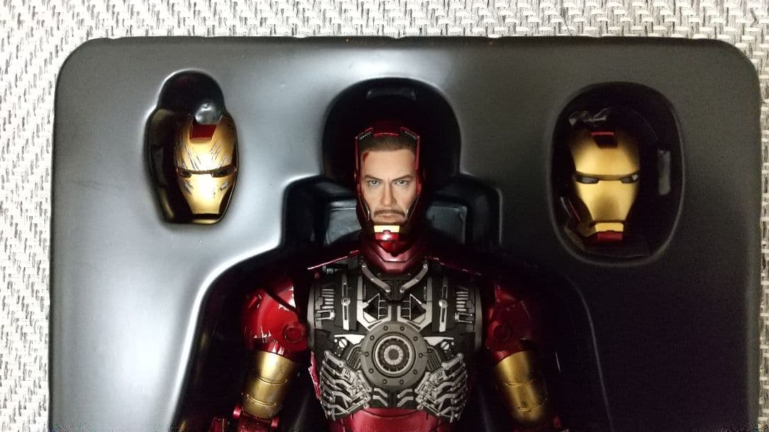 ホットトイズ 1/6 アイアンマン マーク3 バトルダメージ版 台座無し