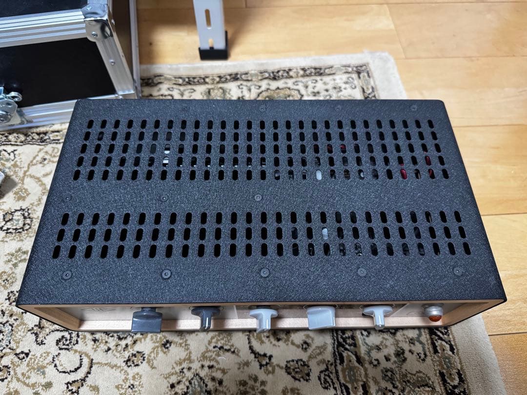 【ロイ】Universal Audio OX amp top box