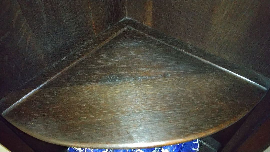 英国アンティーク ガラスコーナーキャビネット