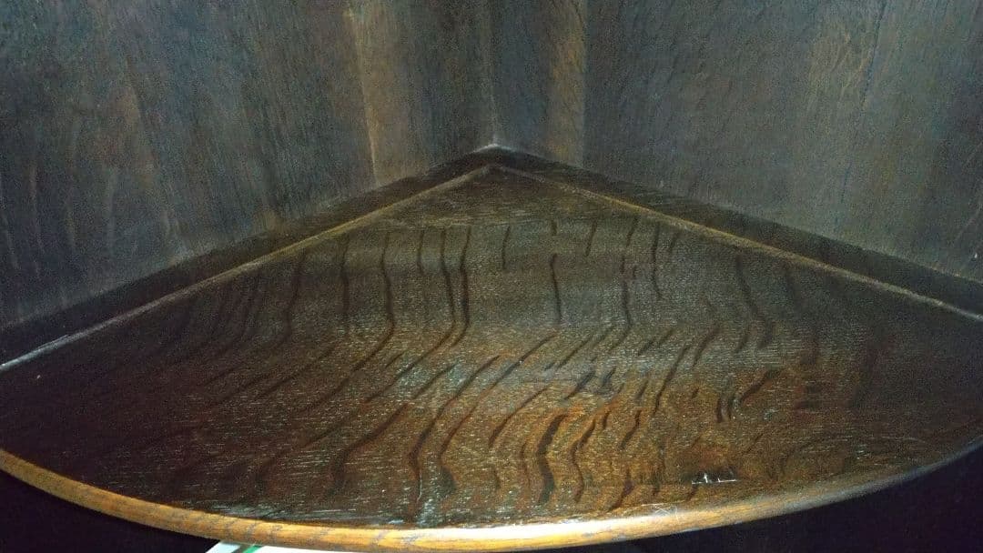 英国アンティーク ガラスコーナーキャビネット