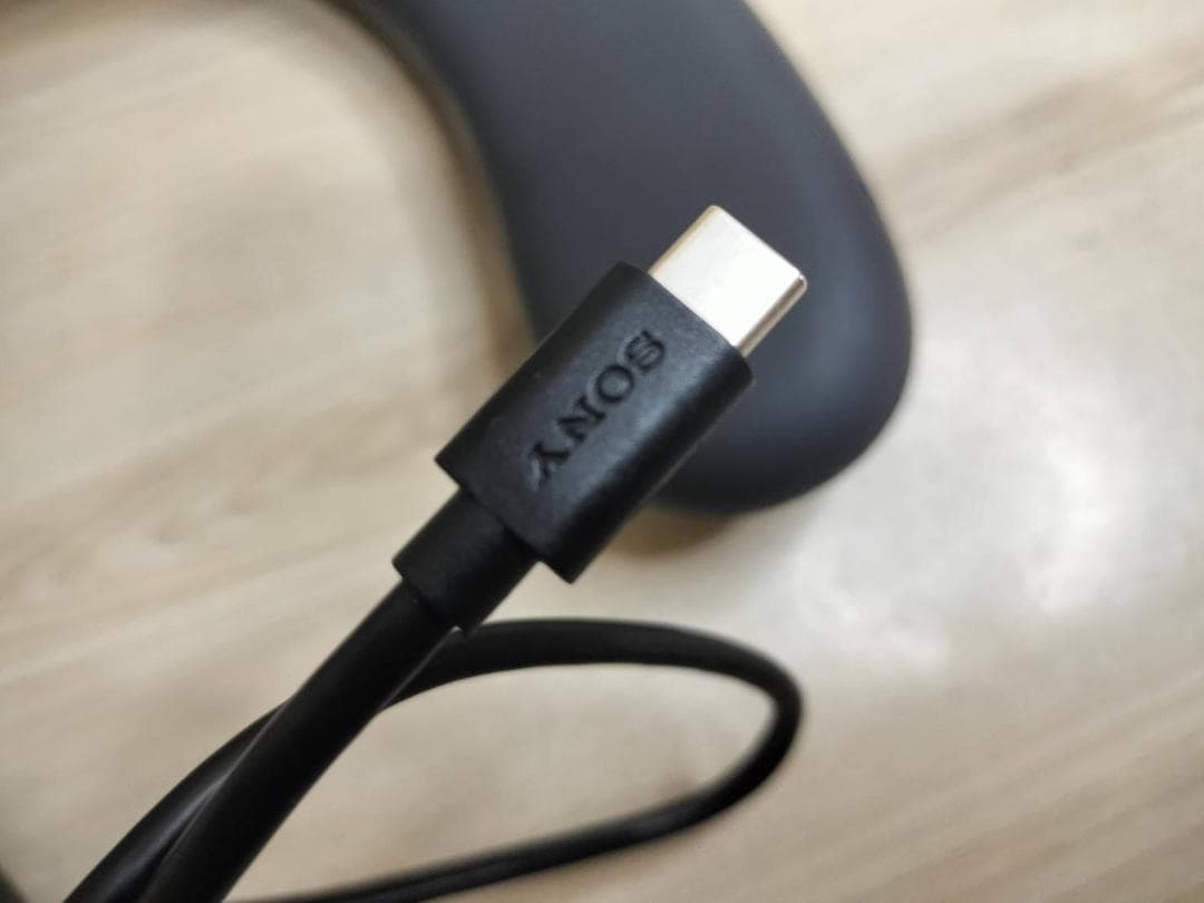 SONY ソニー　ネックスピーカー（SRS-NS7R）