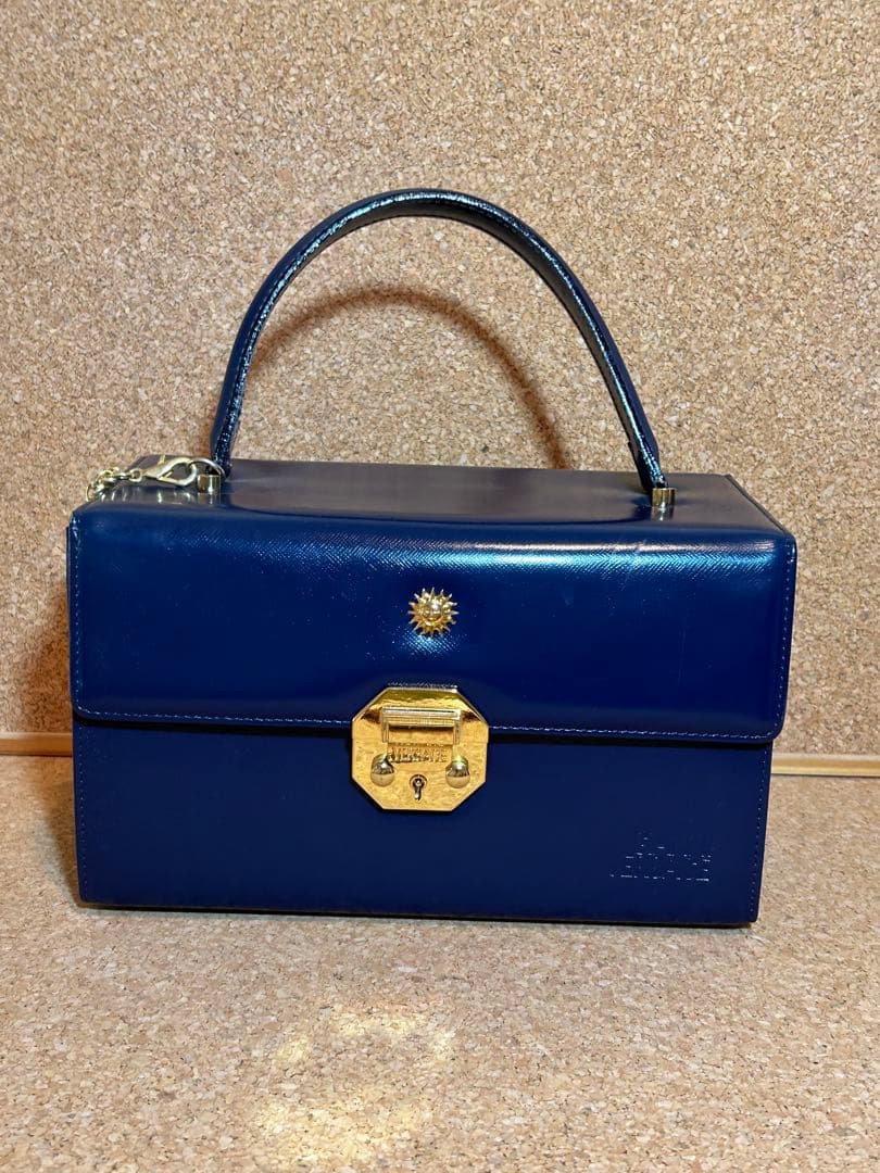 美品ヴェルサーチハンドバッグバニティバッグ　青　チャームつき