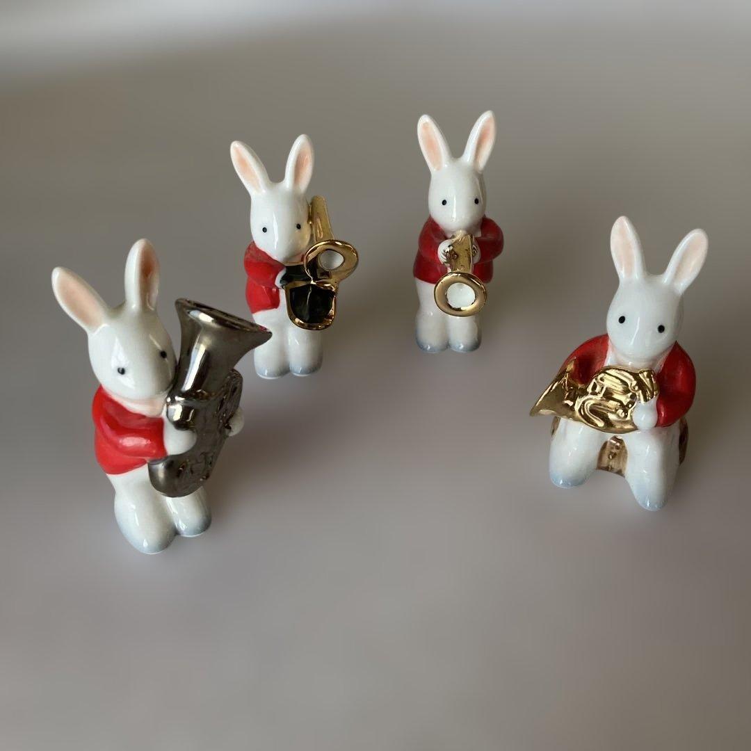 ウサギのオーケストラ　音楽を演奏するウサギの置物　アンティーク