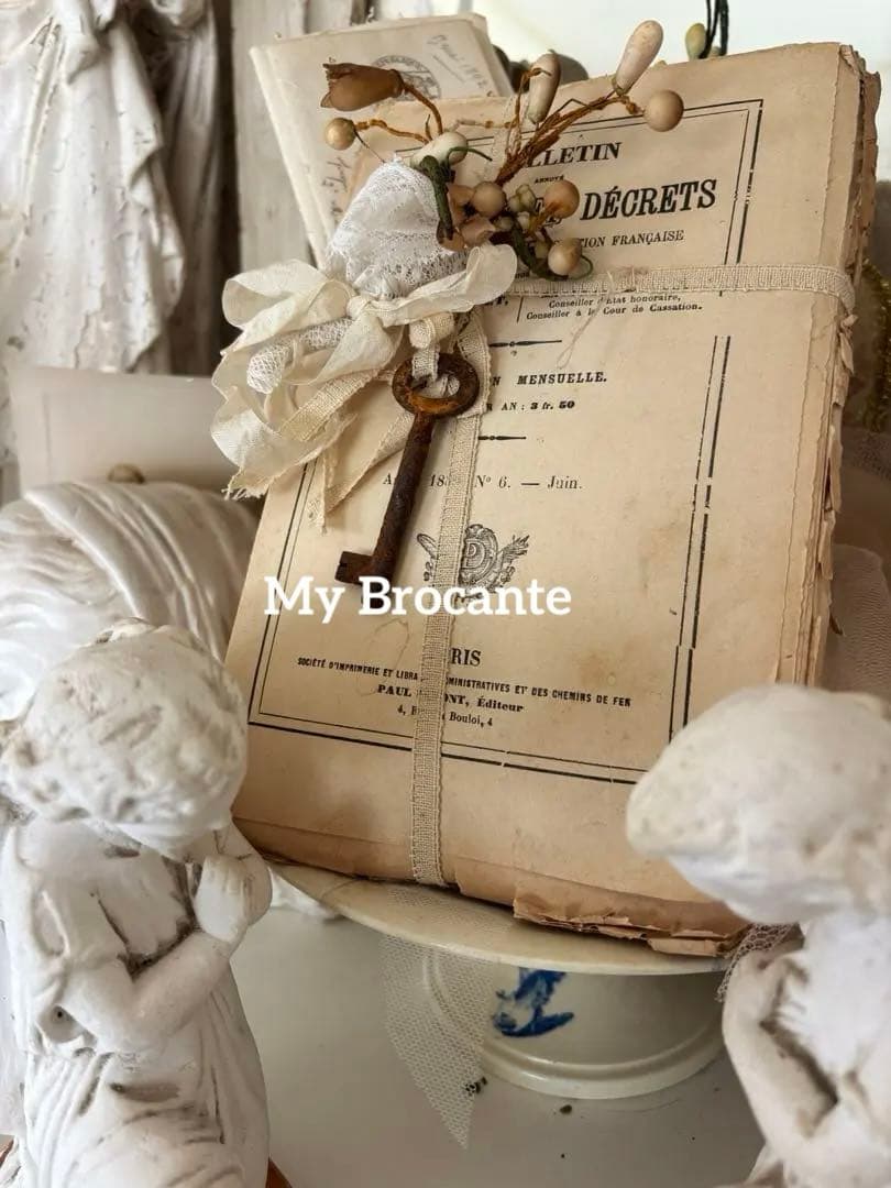 アンティーク雑貨 Old Paper & Wax Flower Set.