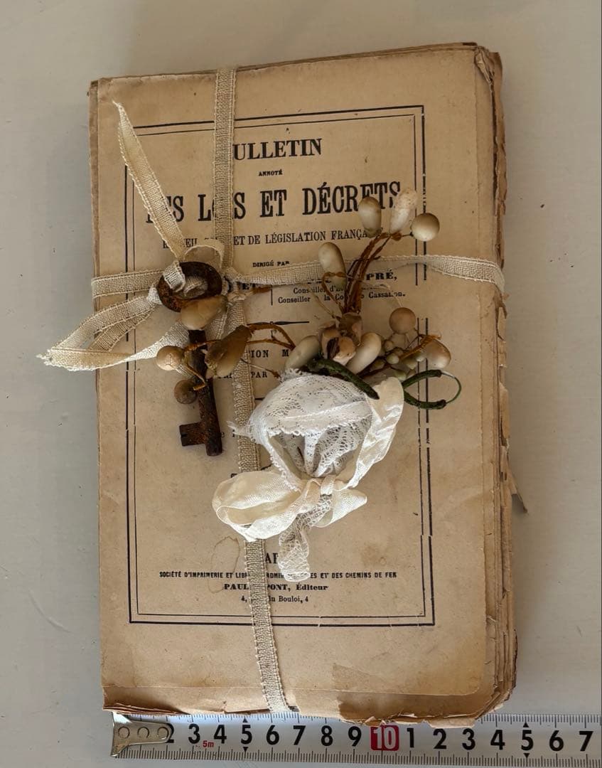 アンティーク雑貨 Old Paper & Wax Flower Set.