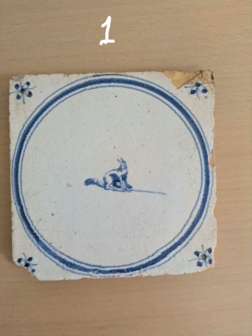 青い狐の絵柄のアンティークタイルデルフト焼き 1