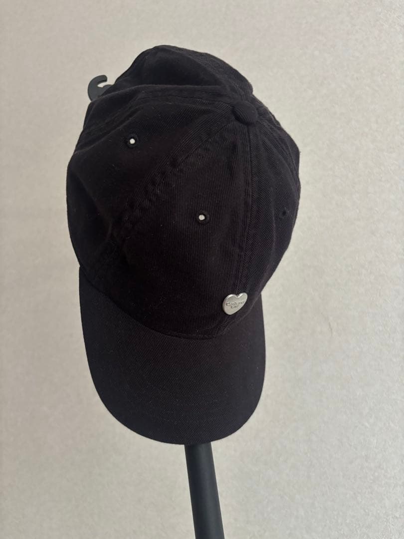 Carhartt WIP ハートメタルベースボールキャップ　ブラック