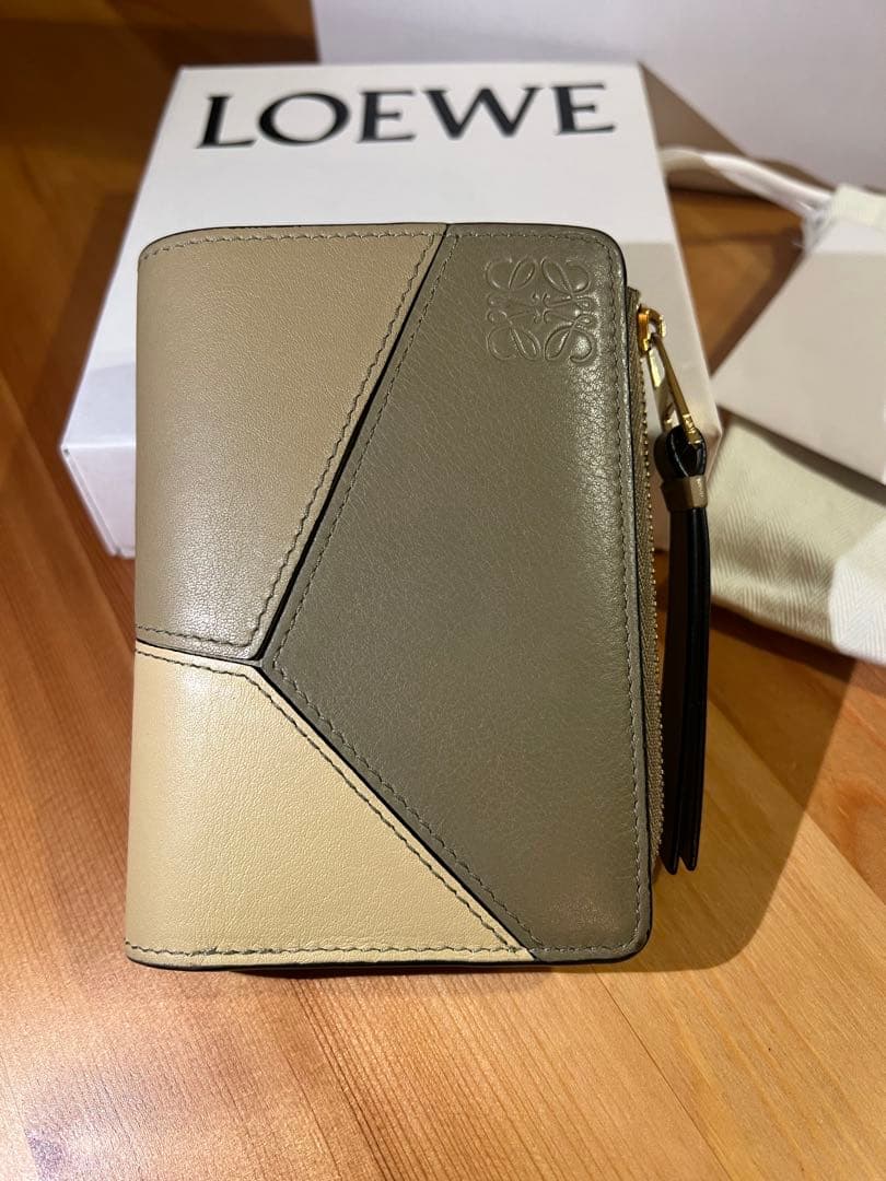LOEWE 二つ折り財布 美品