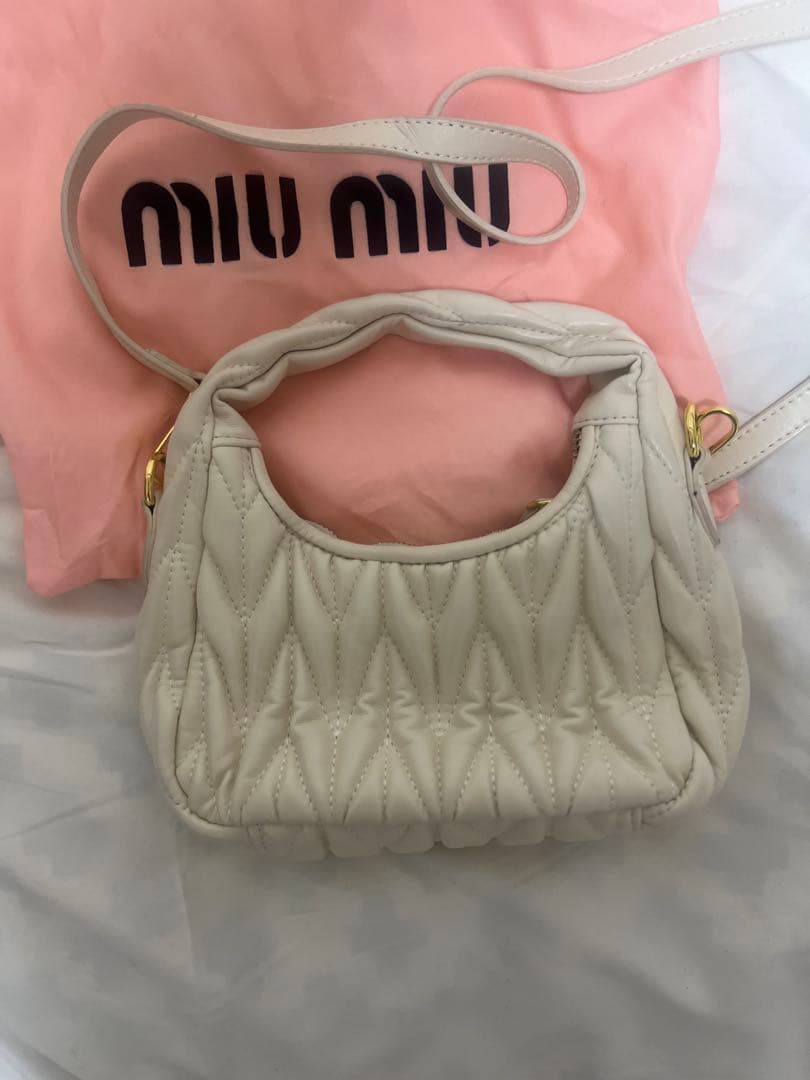 MIU MIU ホワイトショルダーバッグ 保存袋付き