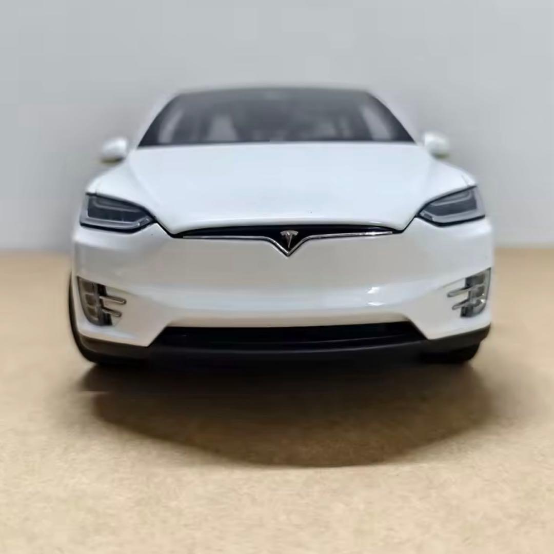 Tesla Model X 1/18スケール モデルミニカー
