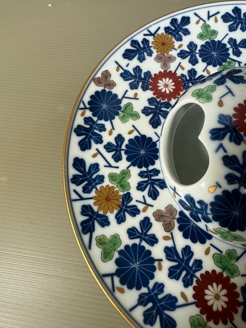 2218 香蘭社　染錦菊文　灰皿　金彩