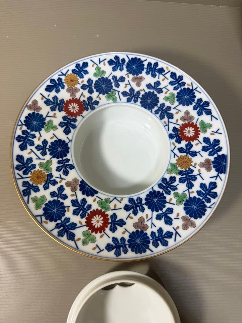 2218 香蘭社　染錦菊文　灰皿　金彩