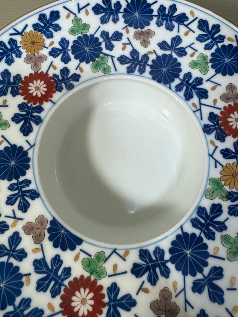 2218 香蘭社　染錦菊文　灰皿　金彩