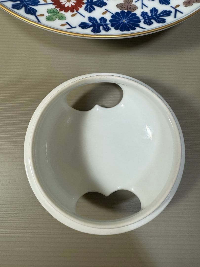 2218 香蘭社　染錦菊文　灰皿　金彩