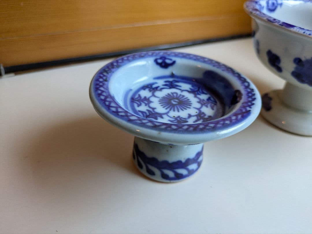 骨董　染付　盃洗　と　梅文高足杯(蝋印付)