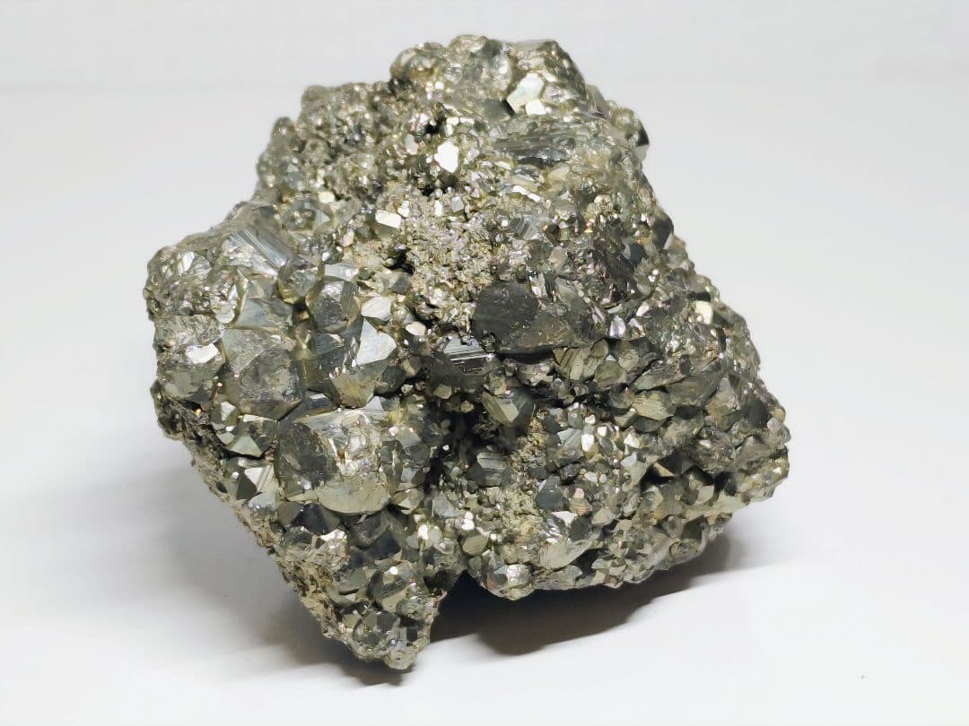 パイライト 1.2kg 黄鉄鉱 原石 鑑賞石 自然石 誕生石 鉱物 鉱石 水石