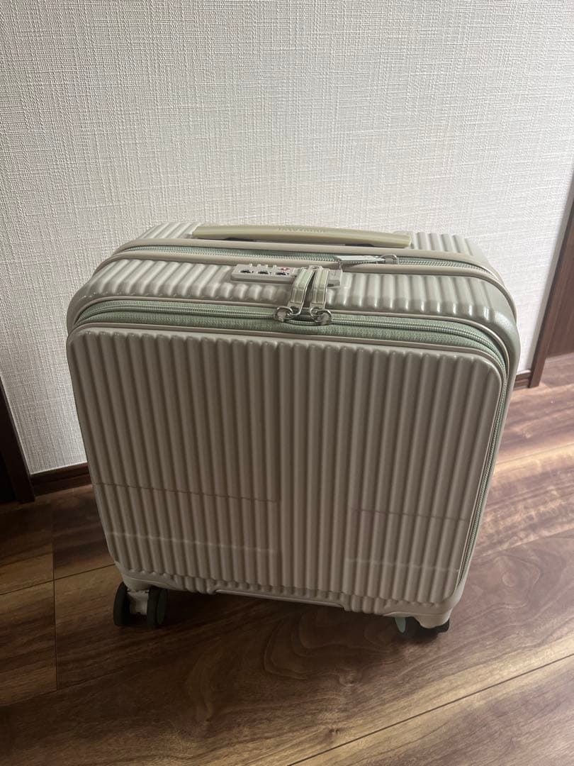 イノベーター スーツケース 33L