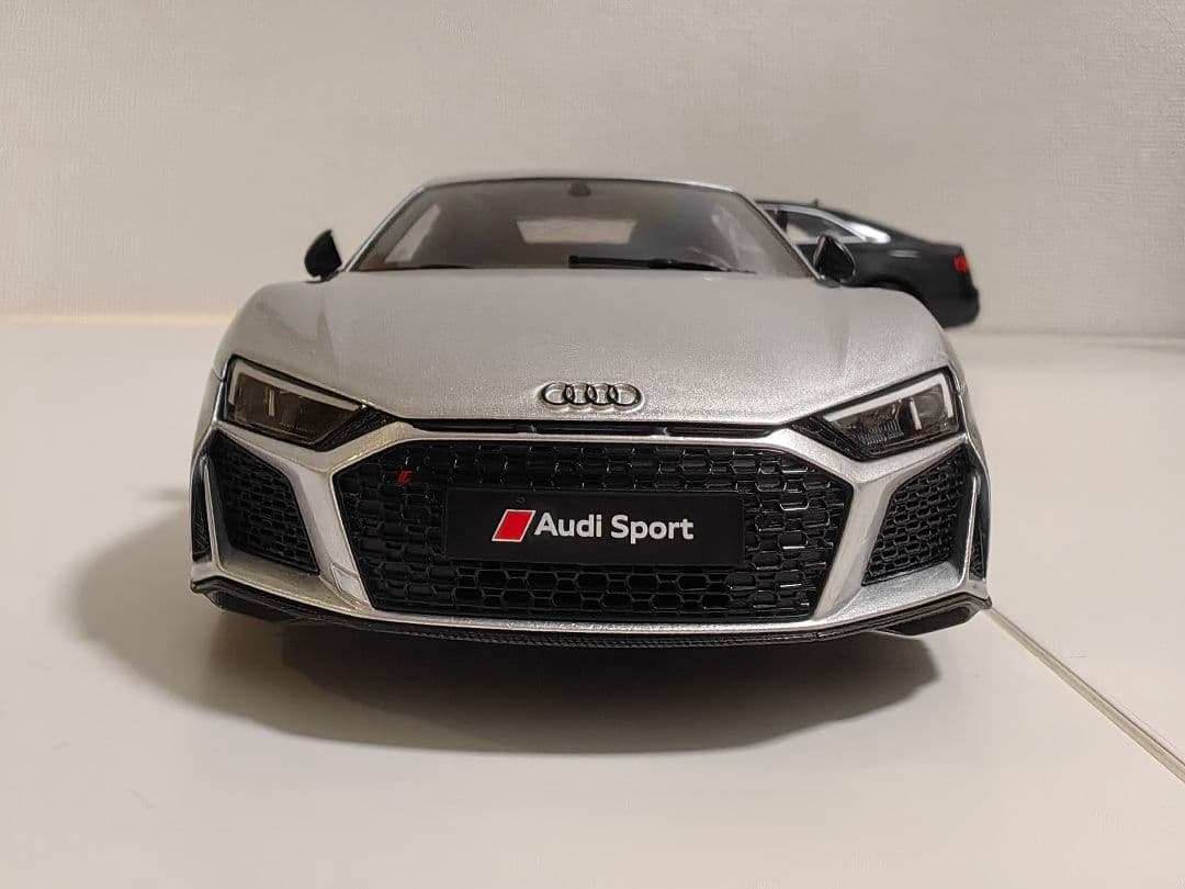 (最終限定値下げ 小汚れ要確認！)1/18アウディ R8 開閉ドア